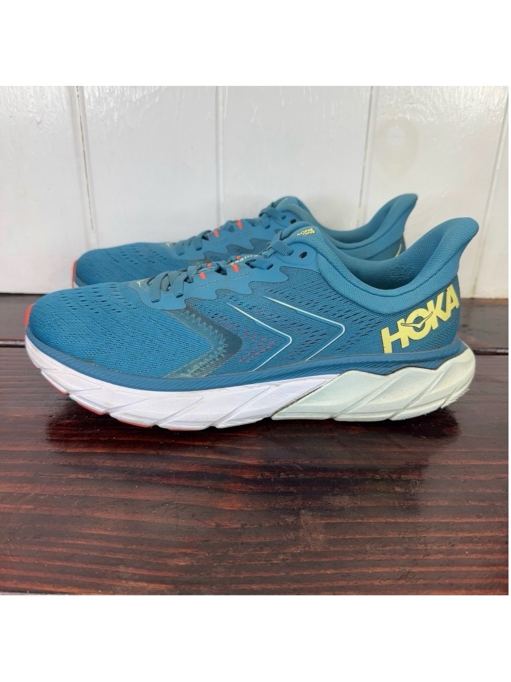 HOKA ONE ONE Arahi 5 Stability Running Shoes – Women’s US 10B